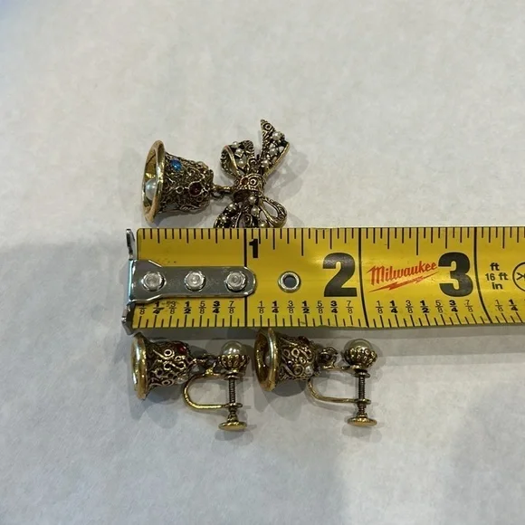 Vintage 1950s dangle bell screw on earrings and matching pin gold / jewel - Picture 12 of 12